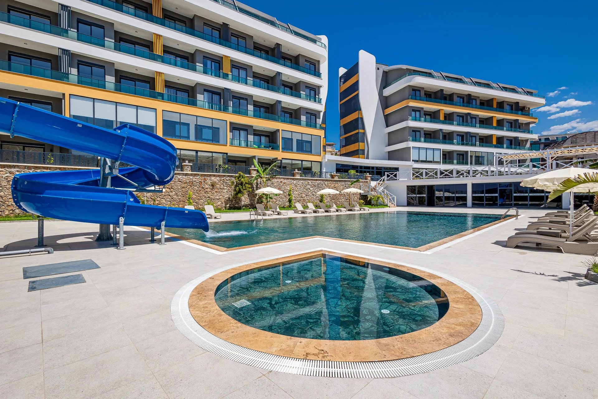 Ready residence with outdoor pool in Alanya